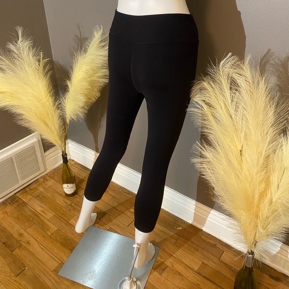 Sexy Cropped Cut Out  Leggings - Picture 3 of 5